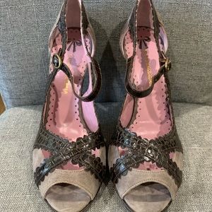 Never worn BCBG Max Azria brown croc & grey suede